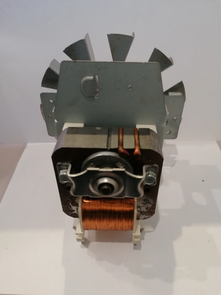 Chladiaci ventilator do rury INDESIT