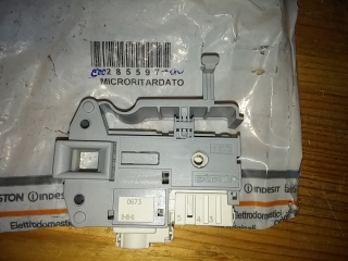 Zámok dverí Indesit C00285597